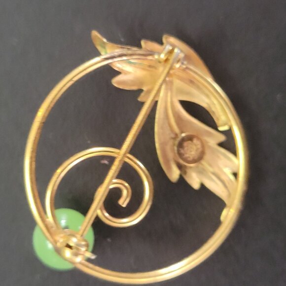 Vintage 1/20 Gold Brooch With Green Jade Stone Leaf Design - Picture 7 of 9